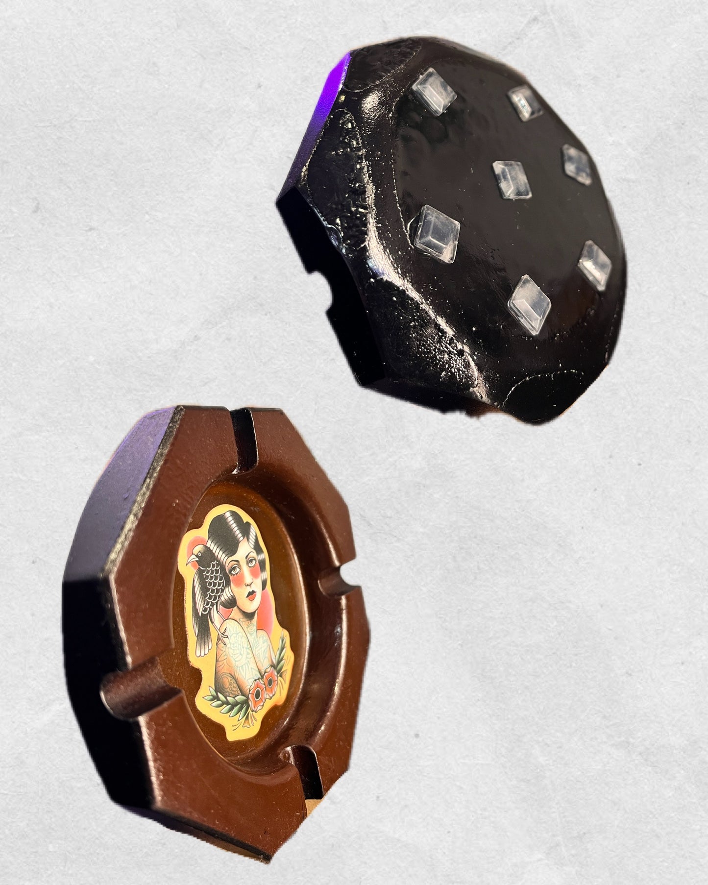 ASHTRAY (La Vie En Ash)