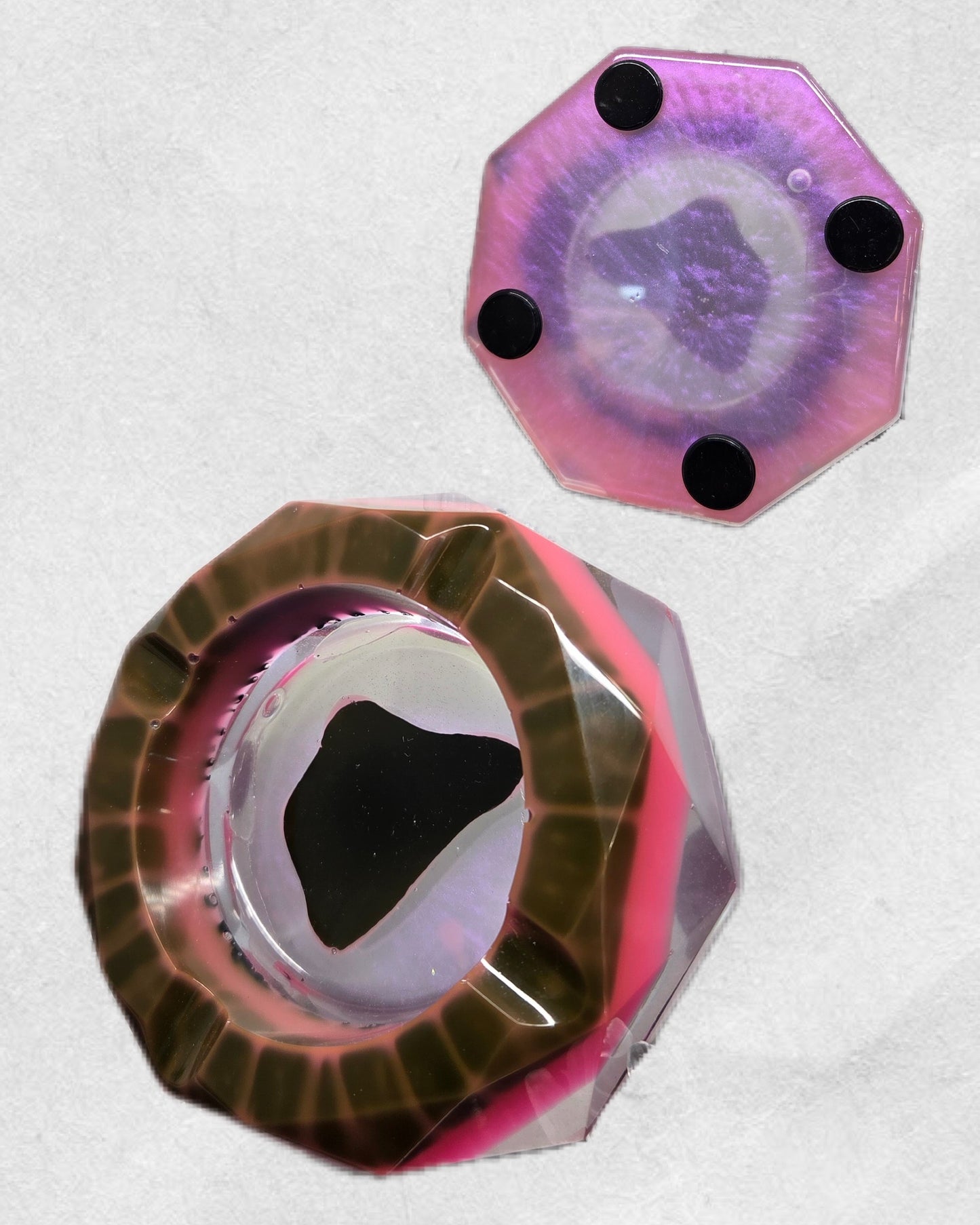 ASHTRAY (“Alien Donut”)